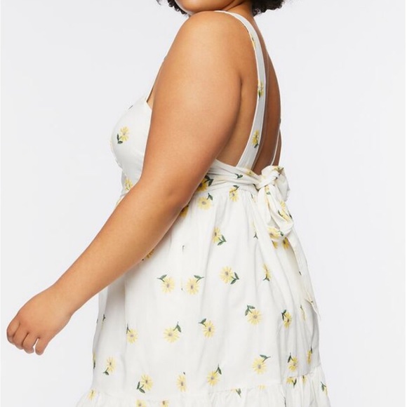 NWT FOREVER 21 dress with pockets. Tie back straps and square cut neck line - Picture 3 of 9